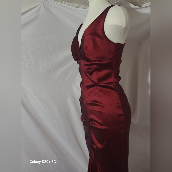 Windsor Holliday Formal Gown in Wine - Picture 4 of 7